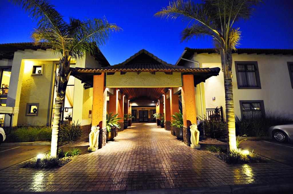 Villa Bali Luxury Guesthouse Bloemfontein Bagian luar foto