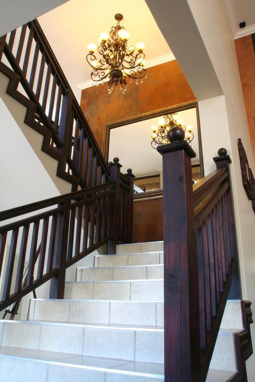 Villa Bali Luxury Guesthouse Bloemfontein Bagian luar foto
