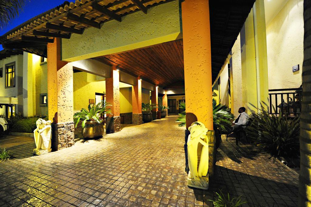 Villa Bali Luxury Guesthouse Bloemfontein Bagian luar foto