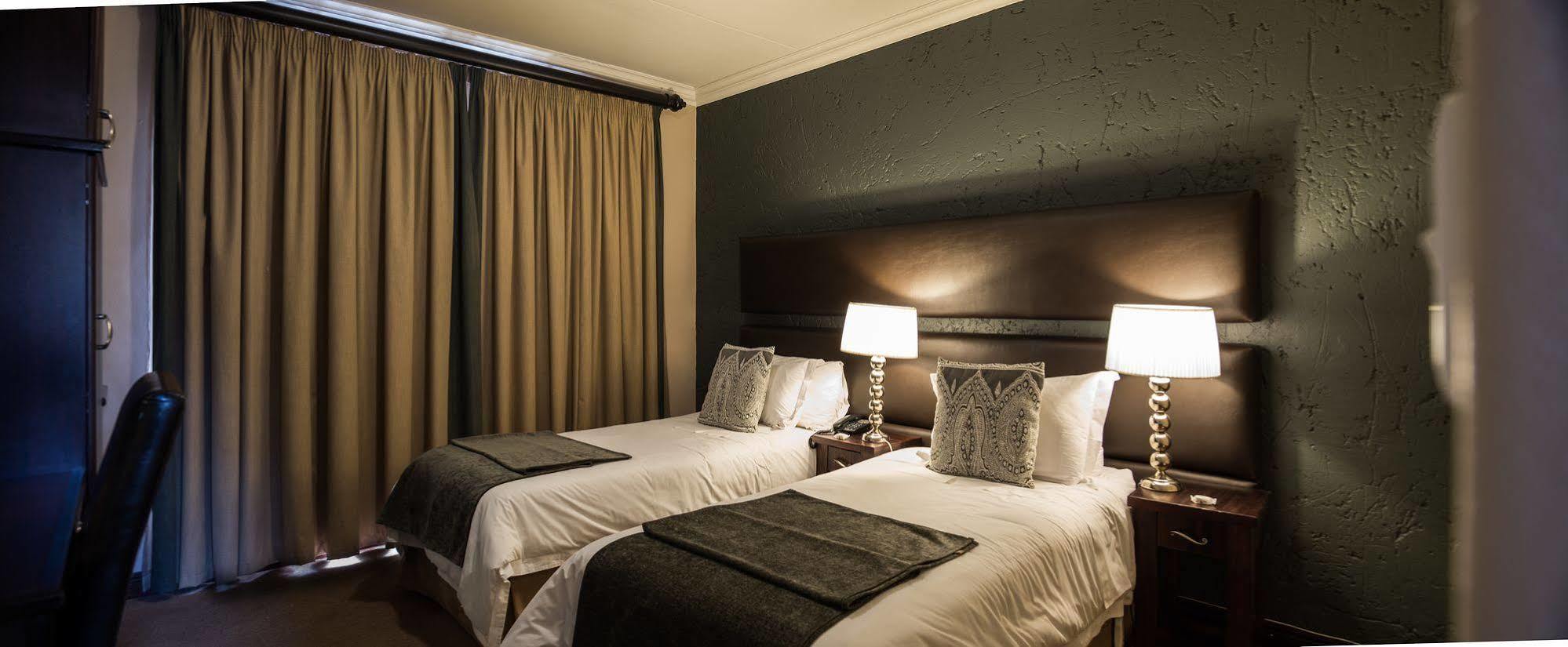Villa Bali Luxury Guesthouse Bloemfontein Bagian luar foto