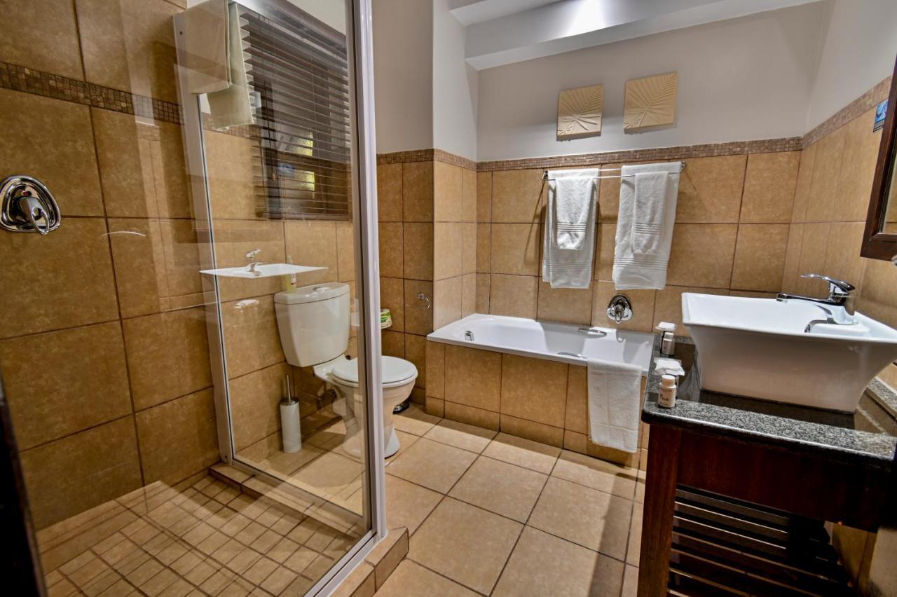 Villa Bali Luxury Guesthouse Bloemfontein Bagian luar foto