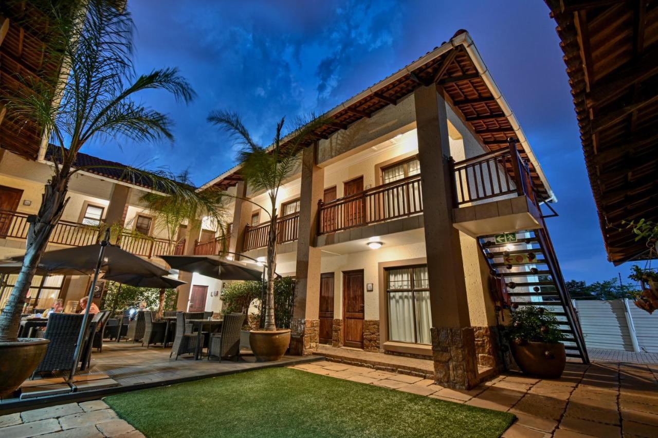 Villa Bali Luxury Guesthouse Bloemfontein Bagian luar foto
