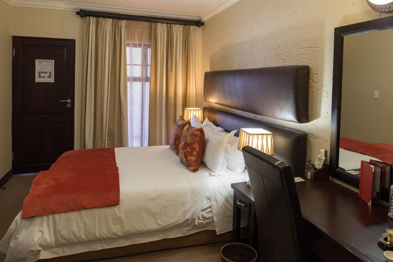 Villa Bali Luxury Guesthouse Bloemfontein Bagian luar foto