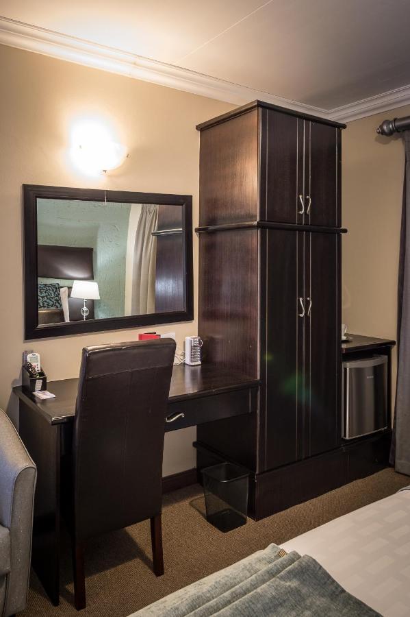 Villa Bali Luxury Guesthouse Bloemfontein Bagian luar foto