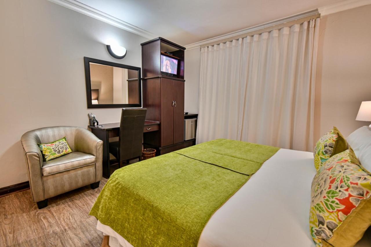 Villa Bali Luxury Guesthouse Bloemfontein Bagian luar foto